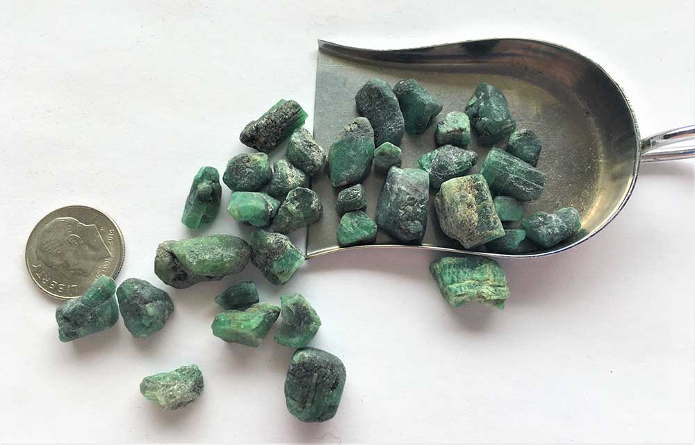 Emerald Crystals 33 Pieces Brazil 1980's, 24.3gm total wt., 6x5x5mm to 17x10x7mm in size, May Birthstone - Image 4