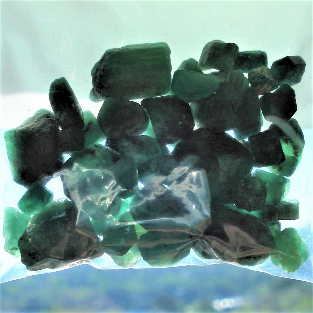Emerald Crystals 33 Pieces Brazil 1980's, 24.3gm total wt., 6x5x5mm to 17x10x7mm in size, May Birthstone - Image 5